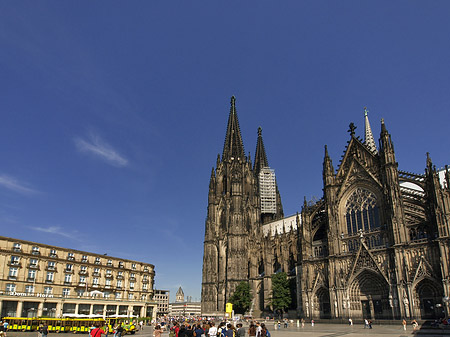 Fotos Bimmelbahn fährt zum Kölner Dom