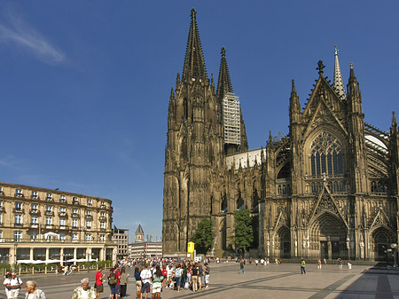 Kölner Dom mit Domhotel