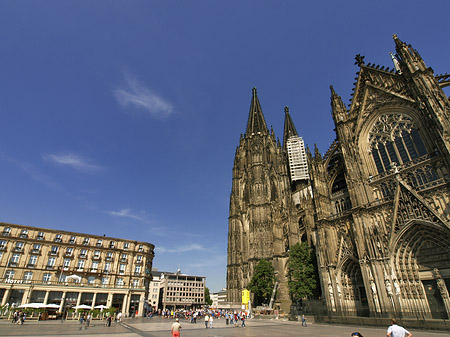 Kölner Dom mit Domhotel Foto 