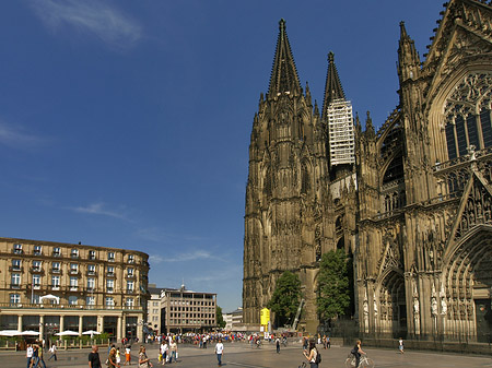 Kölner Dom mit Domhotel Fotos