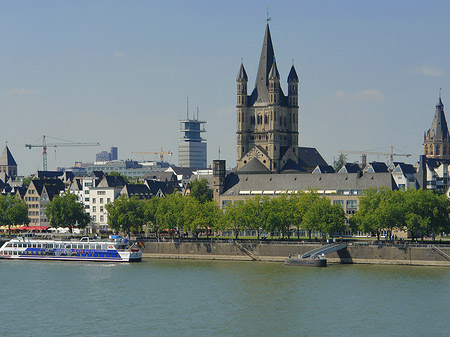 Groß St Martin mit Wasser Foto 