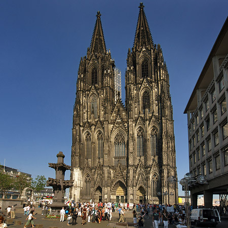 Kreuzblume vor Kölner Dom Fotos