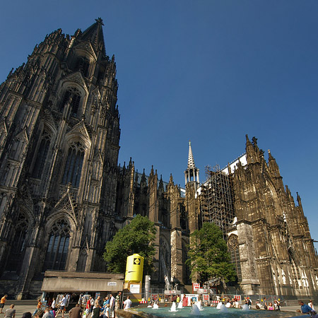 Fotos Blick über Roncalliplatz zum Kölner Dom