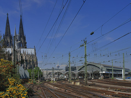 Hauptbahnhof neben dem Kölner Dom Fotos