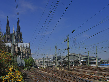 Hauptbahnhof neben dem Kölner Dom Fotos