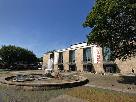 Fotos Oper Köln mit Brunnen