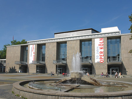 Fotos Oper Köln mit Brunnen