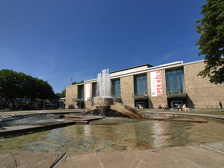 Fotos Oper Köln mit Brunnen