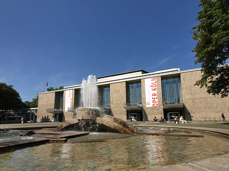 Foto Oper Köln mit Brunnen - Köln