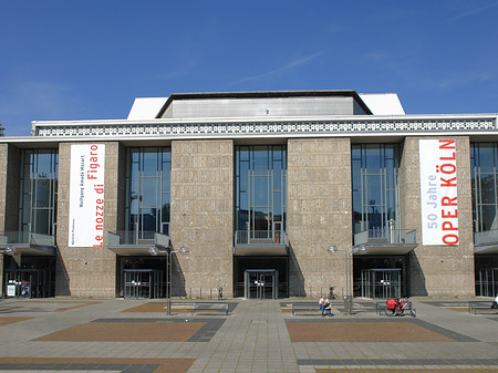 Oper Köln mit Brunnen Fotos