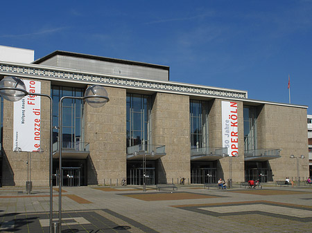 Foto Oper Köln mit Brunnen - Köln