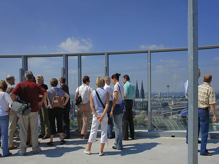 Fotos Besucher gucken auf Köln