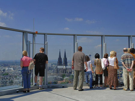 Fotos Besucher gucken auf Köln