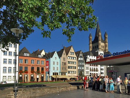 Schlange stehen für Köln-Düsseldorfer Foto 