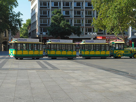 Roncalliplatz mit Wolters Bimmelbahn Fotos