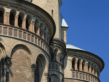 Kirchturmspitze der St Aposteln Fotos