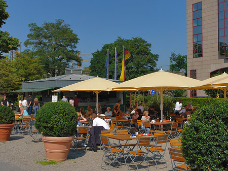 Schirme auf der Urbanstraße Foto 